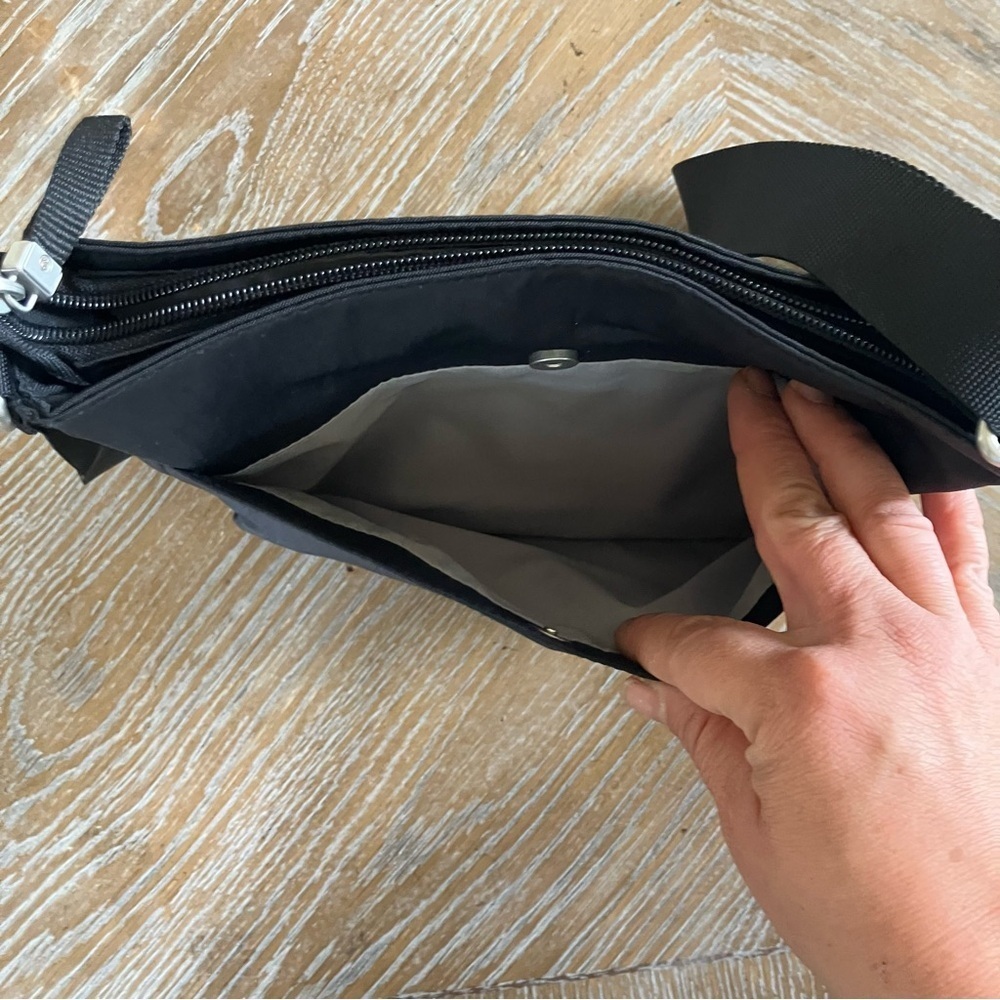 Baggallini Crossbody Handbag Purse Black Nylon Bag Travel RFID Zipper Closure - Picture 5 of 6
